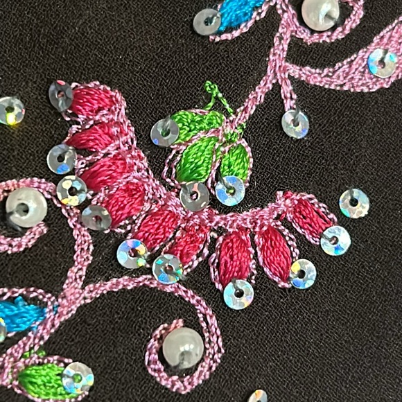 Mughal Collection saree beaded sequined and embroidered silky pink trim - Picture 6 of 6